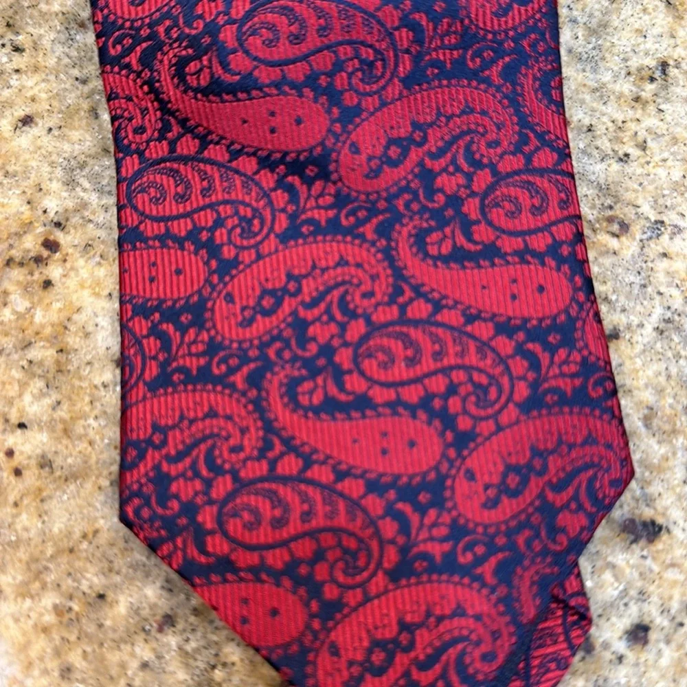 Hart Schaffner Marx Paisley‎ Men’s Tie